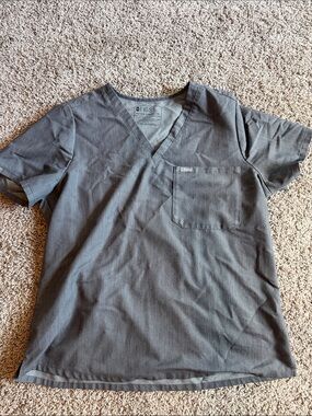 FIGS Short Sleeve V-Neck Scrub Top in Charcoal